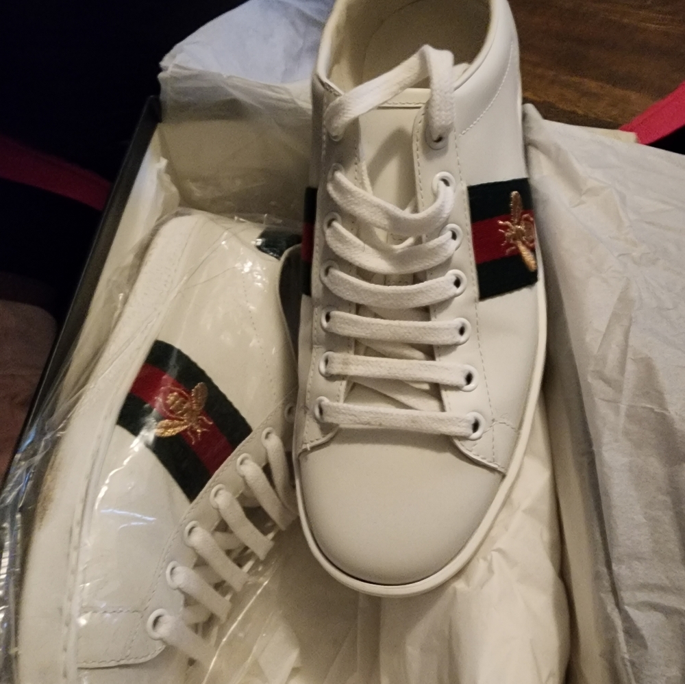 Women's Ace sneaker with bee size 38